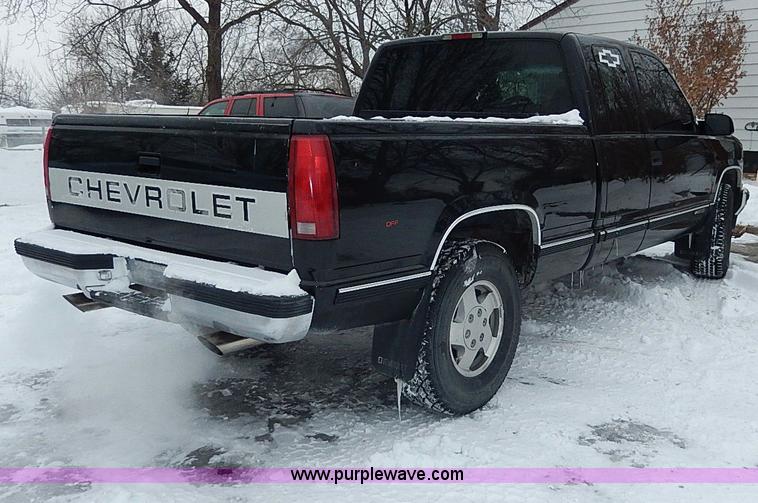 image for item I9416 1997 Chevrolet 1500 Z71 Ext. Cab pickup truck