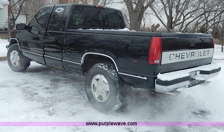 image for item I9416 1997 Chevrolet 1500 Z71 Ext. Cab pickup truck