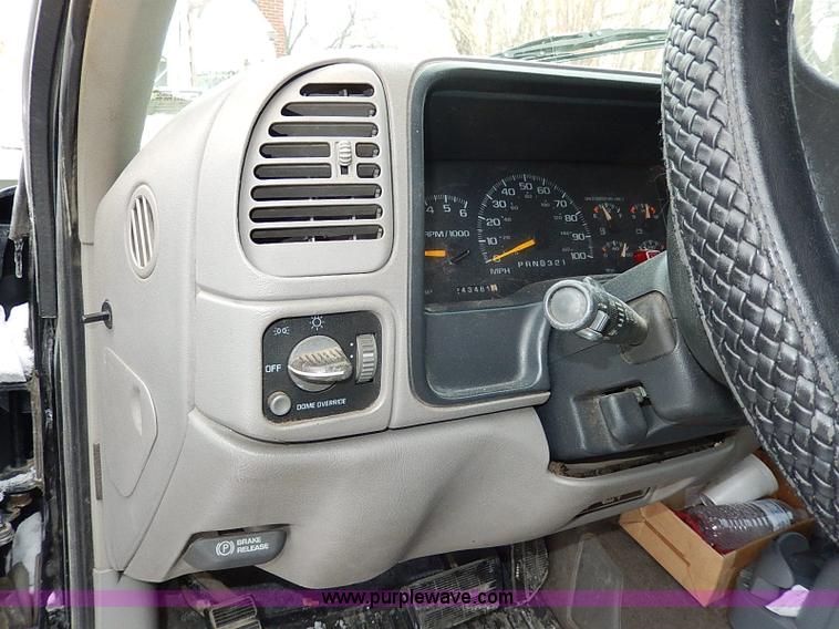 image for item I9416 1997 Chevrolet 1500 Z71 Ext. Cab pickup truck