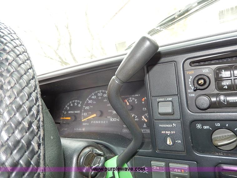 image for item I9416 1997 Chevrolet 1500 Z71 Ext. Cab pickup truck