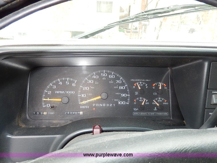 image for item I9416 1997 Chevrolet 1500 Z71 Ext. Cab pickup truck