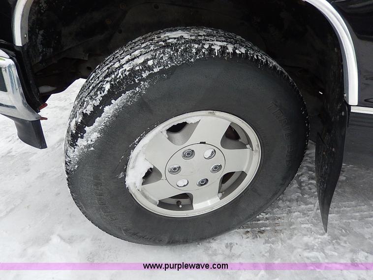 image for item I9416 1997 Chevrolet 1500 Z71 Ext. Cab pickup truck