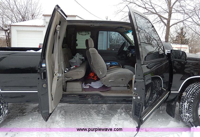 image for item I9416 1997 Chevrolet 1500 Z71 Ext. Cab pickup truck