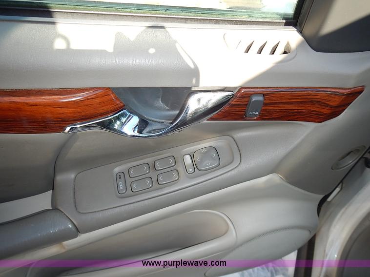 image for item I9421 2001 Cadillac DeVille
