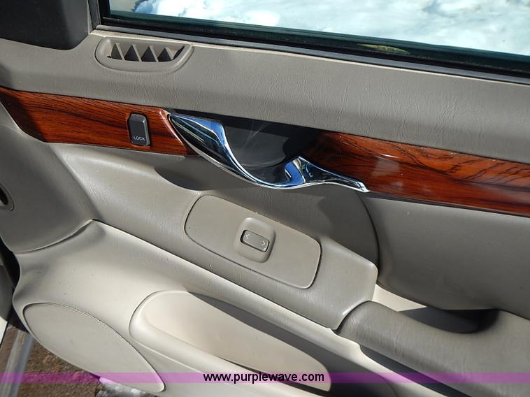 image for item I9421 2001 Cadillac DeVille