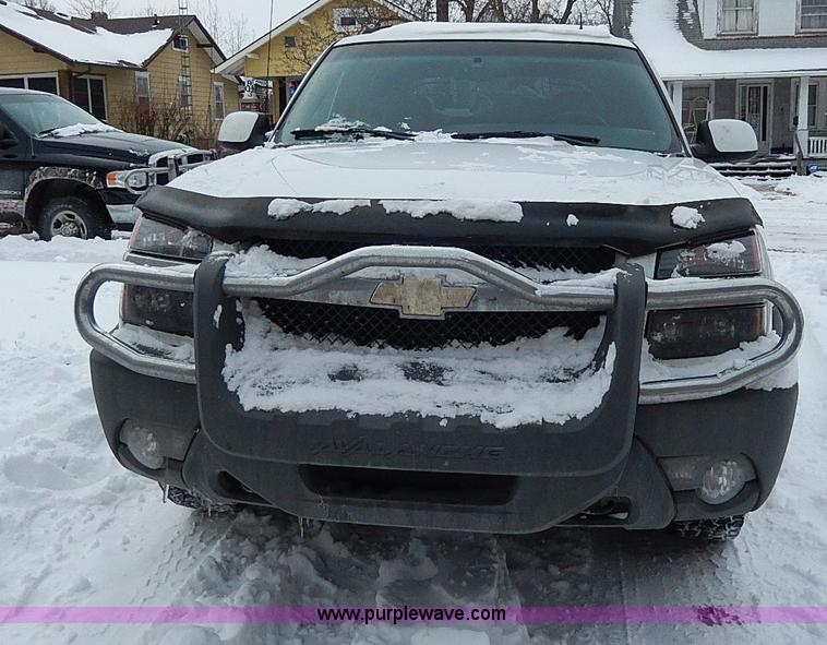 image for item I9431 2002 Chevrolet Avalanche 1500 Z71 pickup truck