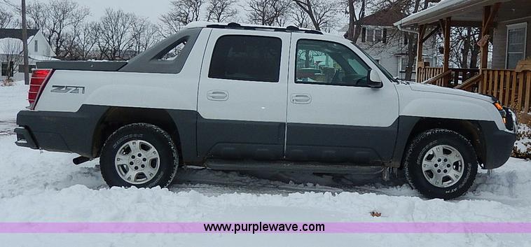 image for item I9431 2002 Chevrolet Avalanche 1500 Z71 pickup truck