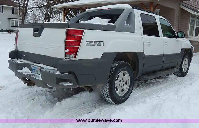 image for item I9431 2002 Chevrolet Avalanche 1500 Z71 pickup truck