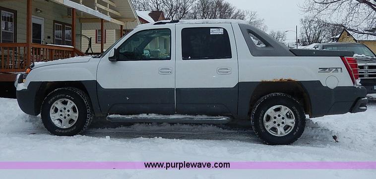 image for item I9431 2002 Chevrolet Avalanche 1500 Z71 pickup truck