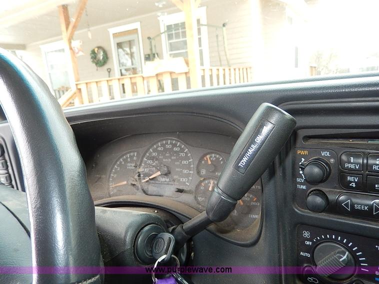 image for item I9431 2002 Chevrolet Avalanche 1500 Z71 pickup truck