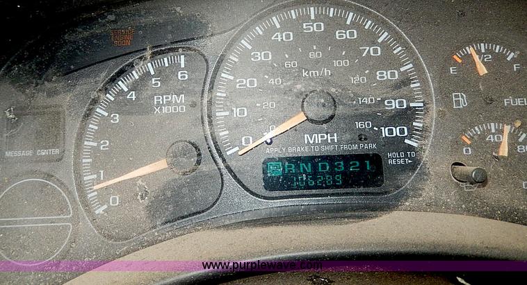 image for item I9431 2002 Chevrolet Avalanche 1500 Z71 pickup truck