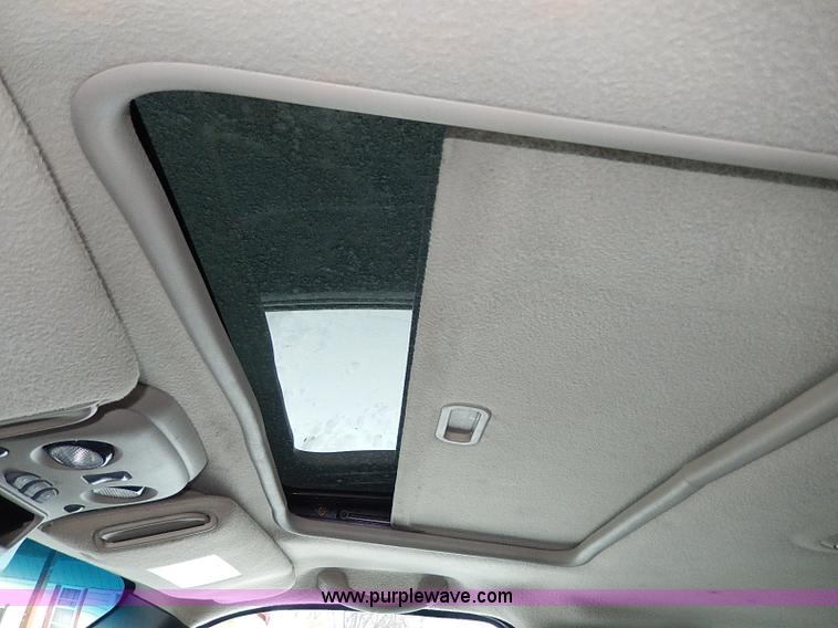 image for item I9431 2002 Chevrolet Avalanche 1500 Z71 pickup truck