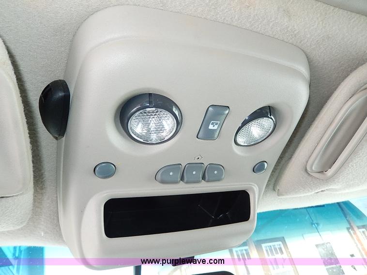 image for item I9431 2002 Chevrolet Avalanche 1500 Z71 pickup truck