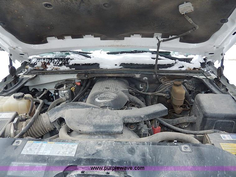 image for item I9431 2002 Chevrolet Avalanche 1500 Z71 pickup truck