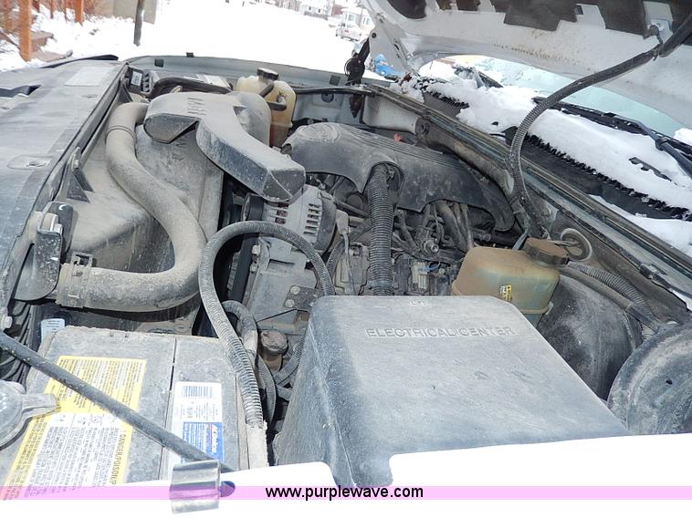 image for item I9431 2002 Chevrolet Avalanche 1500 Z71 pickup truck