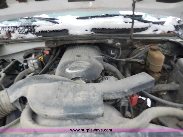 image for item I9431 2002 Chevrolet Avalanche 1500 Z71 pickup truck