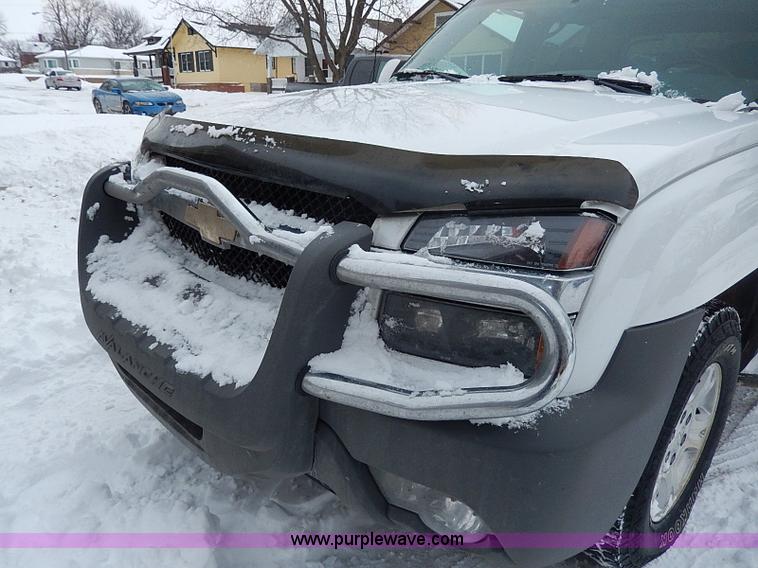 image for item I9431 2002 Chevrolet Avalanche 1500 Z71 pickup truck