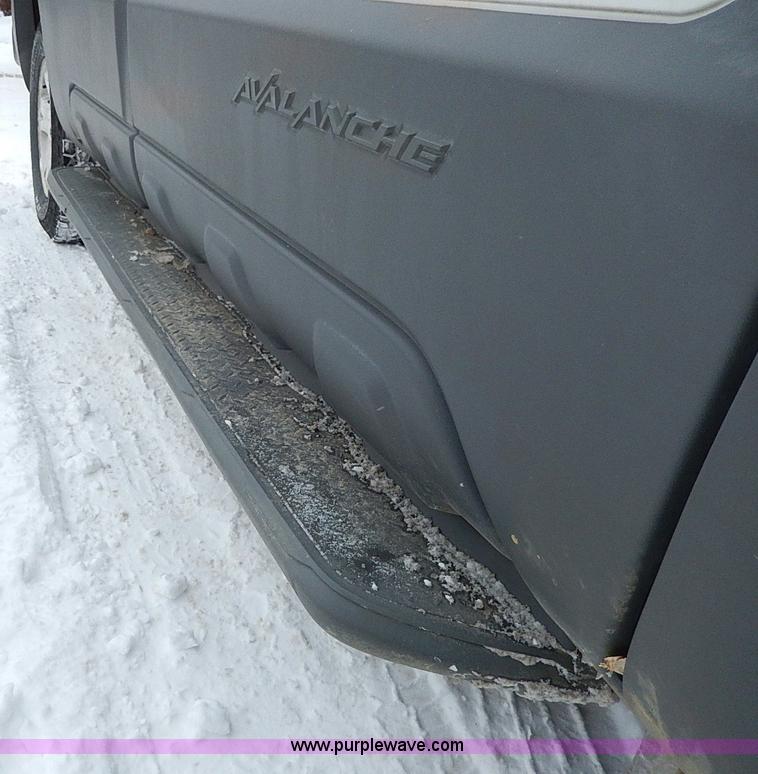 image for item I9431 2002 Chevrolet Avalanche 1500 Z71 pickup truck