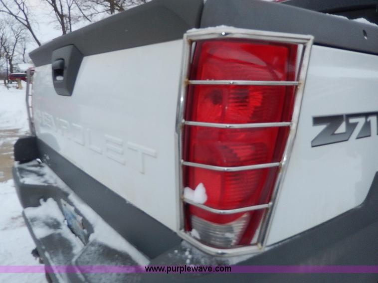 image for item I9431 2002 Chevrolet Avalanche 1500 Z71 pickup truck