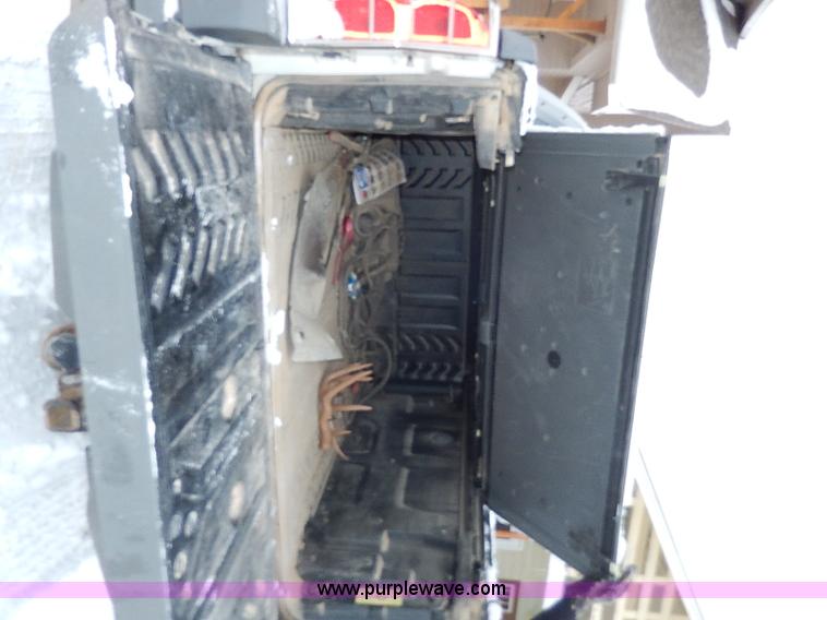 image for item I9431 2002 Chevrolet Avalanche 1500 Z71 pickup truck