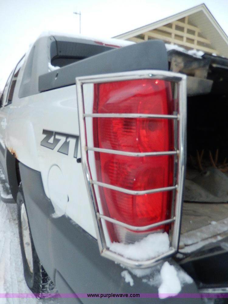 image for item I9431 2002 Chevrolet Avalanche 1500 Z71 pickup truck