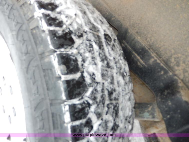 image for item I9431 2002 Chevrolet Avalanche 1500 Z71 pickup truck