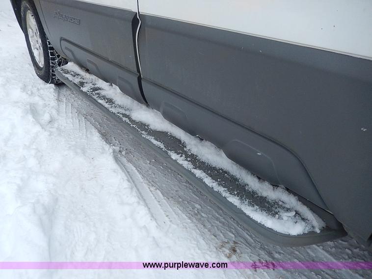 image for item I9431 2002 Chevrolet Avalanche 1500 Z71 pickup truck