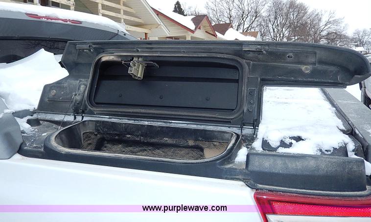 image for item I9431 2002 Chevrolet Avalanche 1500 Z71 pickup truck