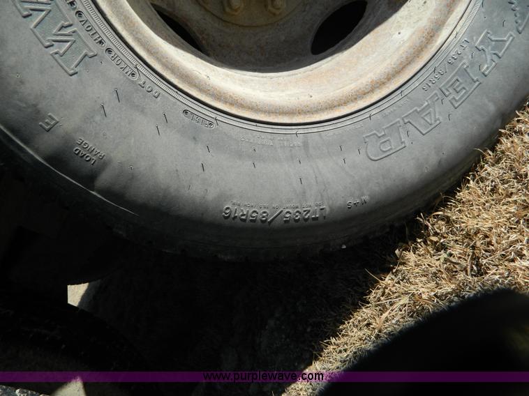 image for item AD9902 1988 Circle D gooseneck trailer