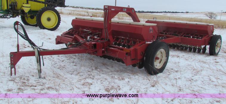 image for item AJ9460 (2) International Harvester 510DRHT drills