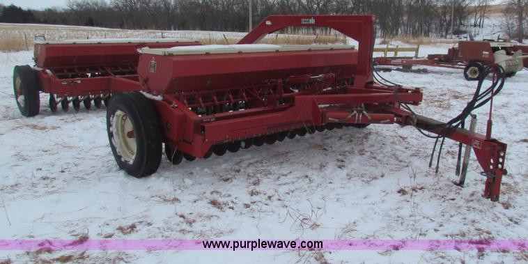 image for item AJ9460 (2) International Harvester 510DRHT drills