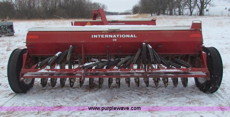 image for item AJ9460 (2) International Harvester 510DRHT drills