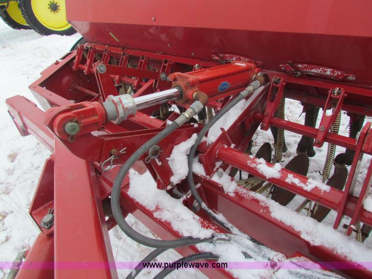 image for item AJ9460 (2) International Harvester 510DRHT drills