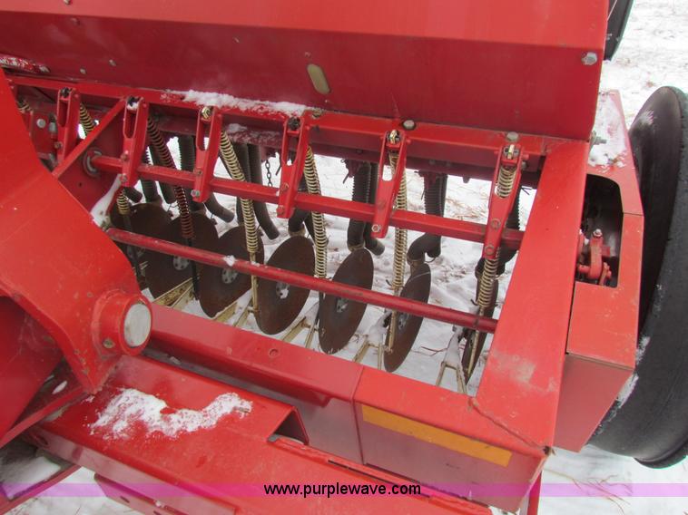 image for item AJ9460 (2) International Harvester 510DRHT drills