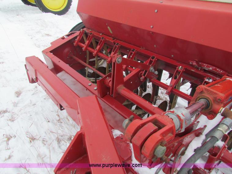 image for item AJ9460 (2) International Harvester 510DRHT drills