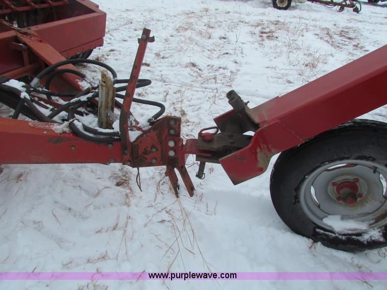 image for item AJ9460 (2) International Harvester 510DRHT drills