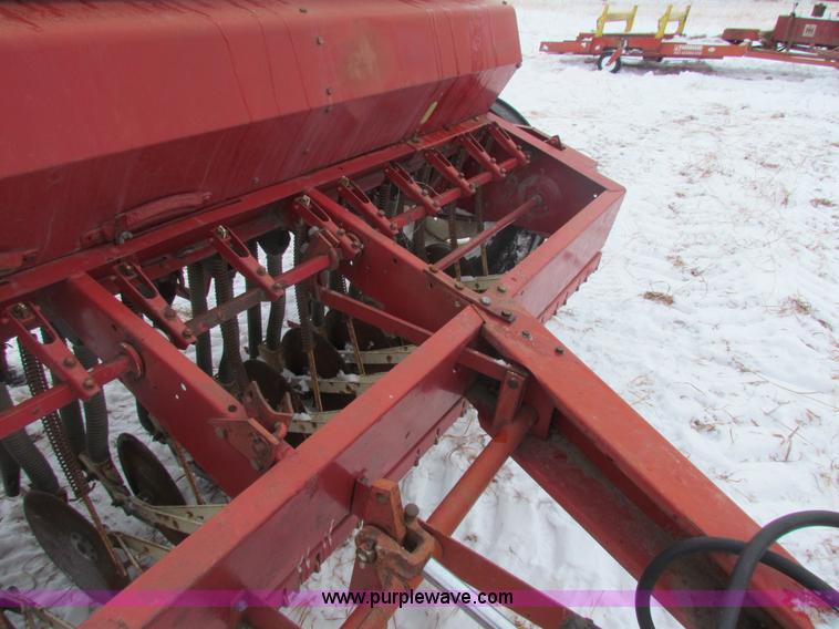 image for item AJ9460 (2) International Harvester 510DRHT drills