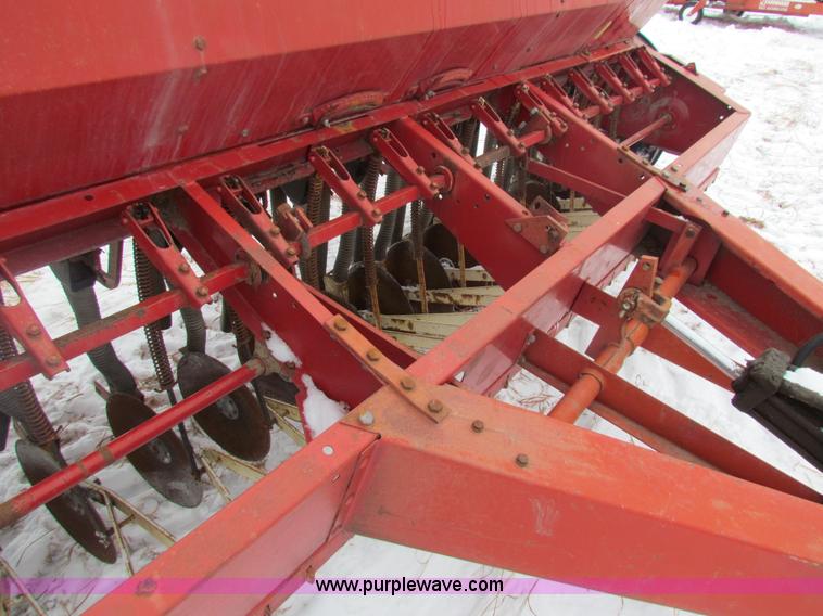 image for item AJ9460 (2) International Harvester 510DRHT drills