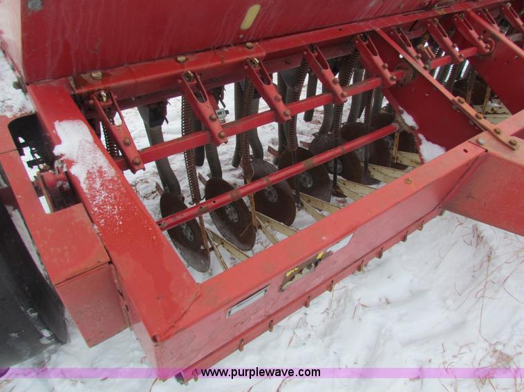 image for item AJ9460 (2) International Harvester 510DRHT drills