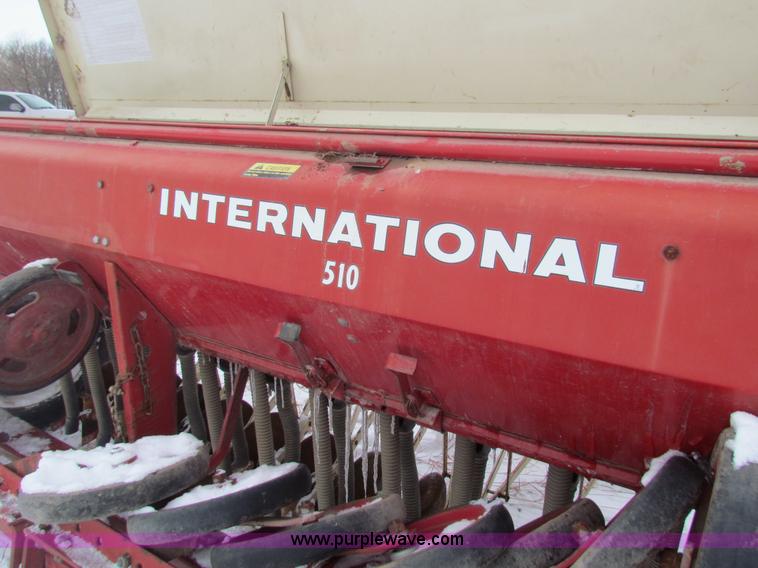 image for item AJ9460 (2) International Harvester 510DRHT drills