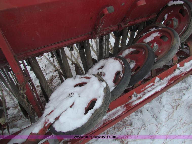 image for item AJ9460 (2) International Harvester 510DRHT drills
