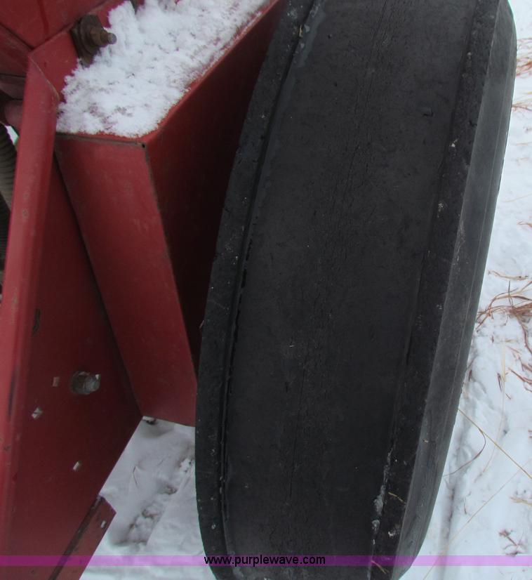 image for item AJ9460 (2) International Harvester 510DRHT drills