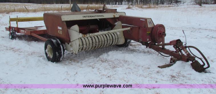 image for item AJ9461 International 430 square baler and Farmhand accumulator