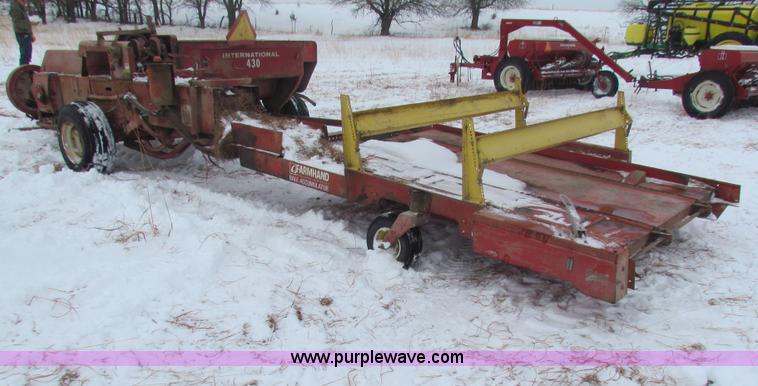 image for item AJ9461 International 430 square baler and Farmhand accumulator
