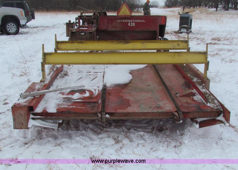 image for item AJ9461 International 430 square baler and Farmhand accumulator