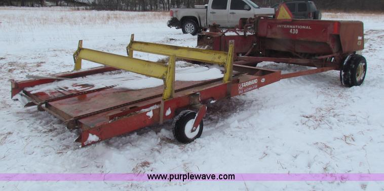 image for item AJ9461 International 430 square baler and Farmhand accumulator