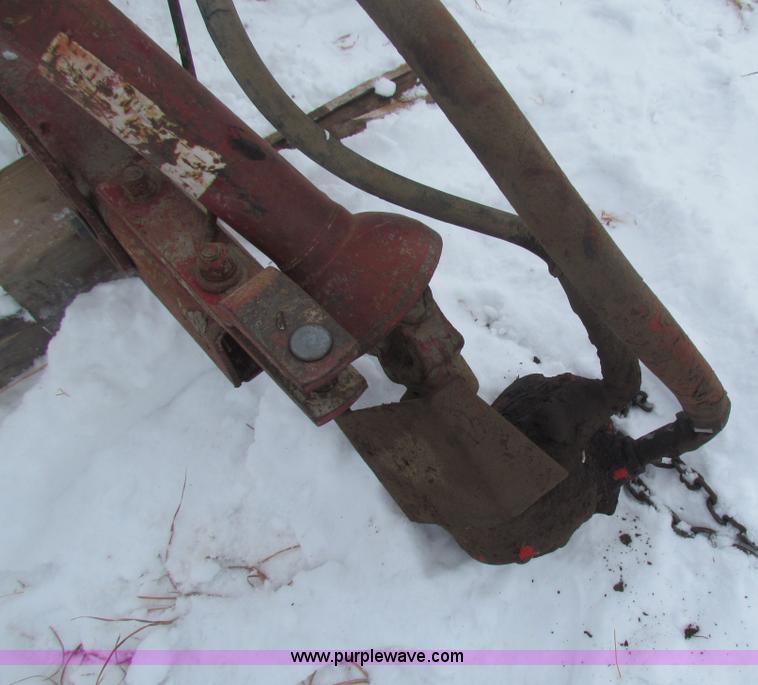 image for item AJ9461 International 430 square baler and Farmhand accumulator