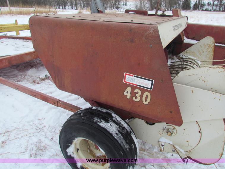 image for item AJ9461 International 430 square baler and Farmhand accumulator