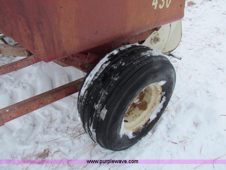 image for item AJ9461 International 430 square baler and Farmhand accumulator