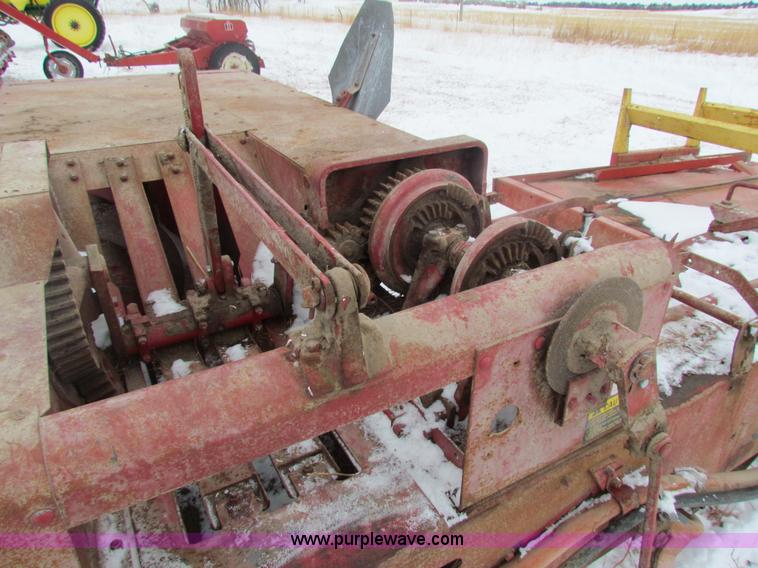 image for item AJ9461 International 430 square baler and Farmhand accumulator